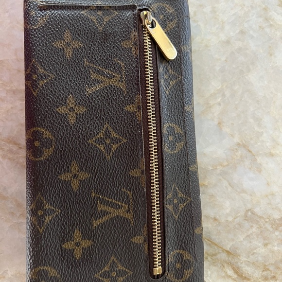 Louis Vuitton Wallet - Picture 4 of 16